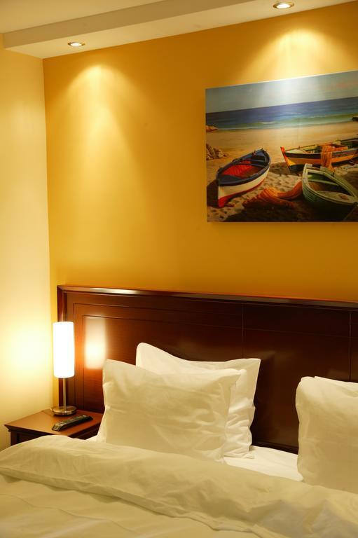 Garni Hotel Contact Belgrado Exterior foto