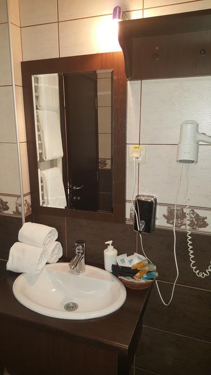 Garni Hotel Contact Belgrado Exterior foto