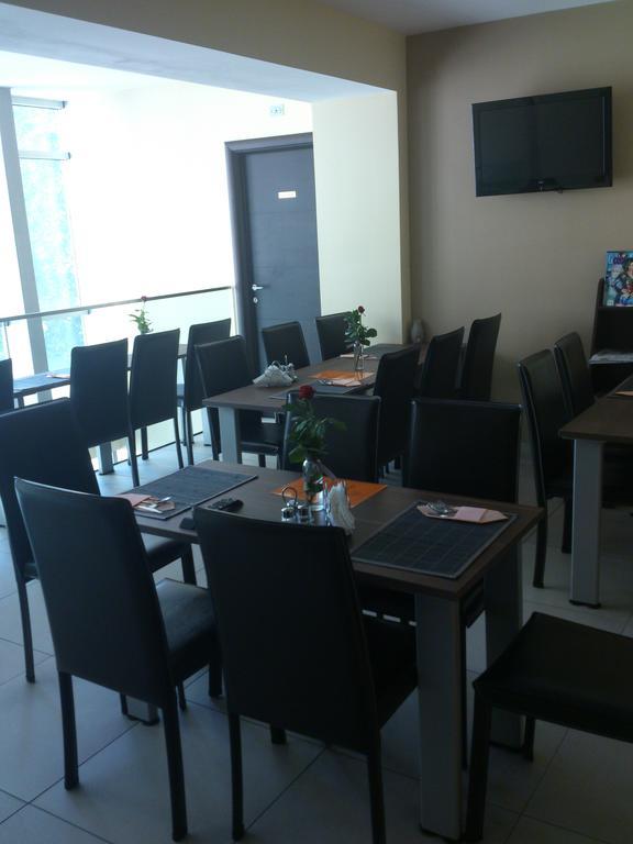 Garni Hotel Contact Belgrado Exterior foto
